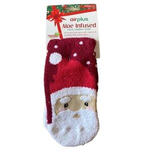 Airplus Aloe Infused Socks SANTA Claus Red Christmas Fuzzy Holiday Socks NEW